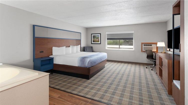 AmericInn & Suites Baraboo Event Ctr Suite