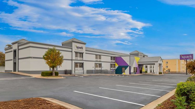Spark by Hilton Wichita East Exterior