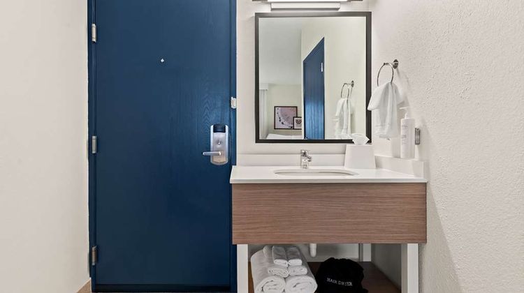 Spark by Hilton Wichita East Room