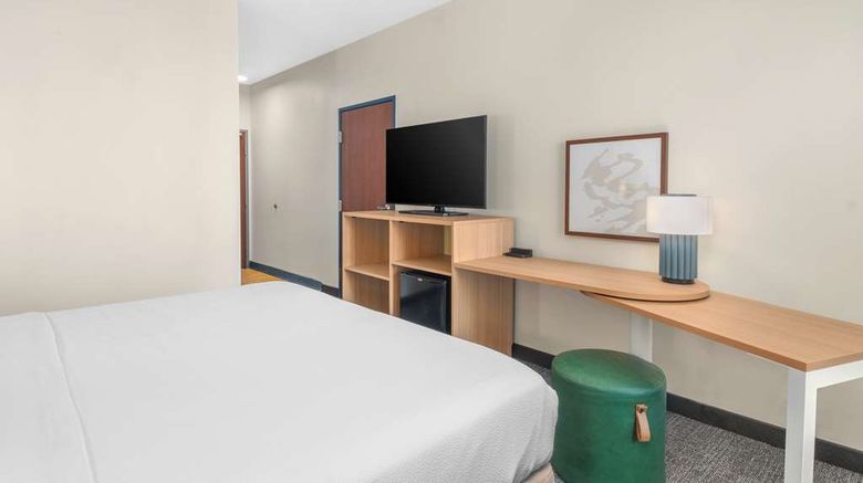 <b>Spark by Hilton Minot Room</b>. Images powered by <a href="https://iceportal.shijigroup.com/" title="IcePortal" target="_blank">IcePortal</a>.