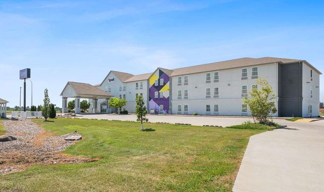 Spark by Hilton Minot Exterior