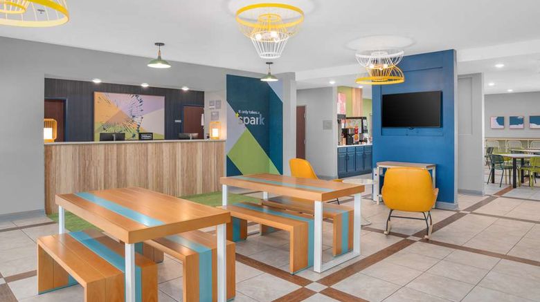<b>Spark by Hilton Minot Lobby</b>. Images powered by <a href="https://iceportal.shijigroup.com/" title="IcePortal" target="_blank">IcePortal</a>.