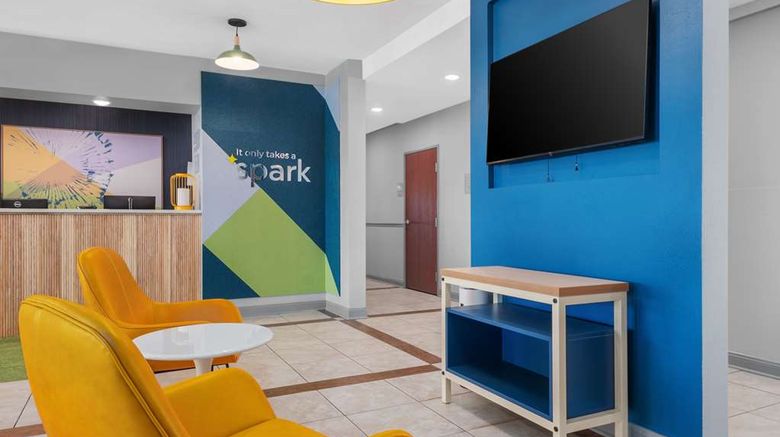 <b>Spark by Hilton Minot Lobby</b>. Images powered by <a href="https://iceportal.shijigroup.com/" title="IcePortal" target="_blank">IcePortal</a>.