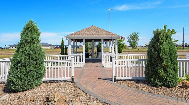 <b>Spark by Hilton Minot Exterior</b>. Images powered by <a href="https://iceportal.shijigroup.com/" title="IcePortal" target="_blank">IcePortal</a>.