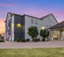Spark by Hilton Minot Exterior