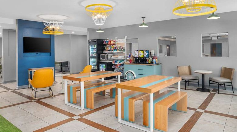 <b>Spark by Hilton Minot Lobby</b>. Images powered by <a href="https://iceportal.shijigroup.com/" title="IcePortal" target="_blank">IcePortal</a>.