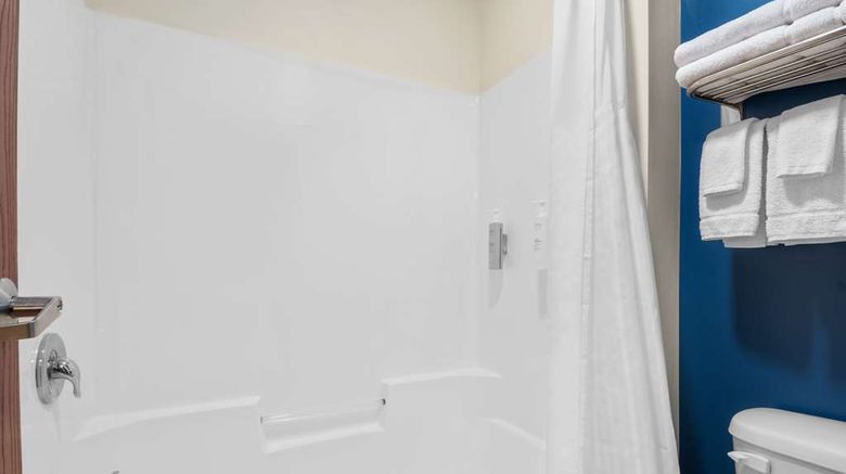 <b>Spark by Hilton Minot Room</b>. Images powered by <a href="https://iceportal.shijigroup.com/" title="IcePortal" target="_blank">IcePortal</a>.