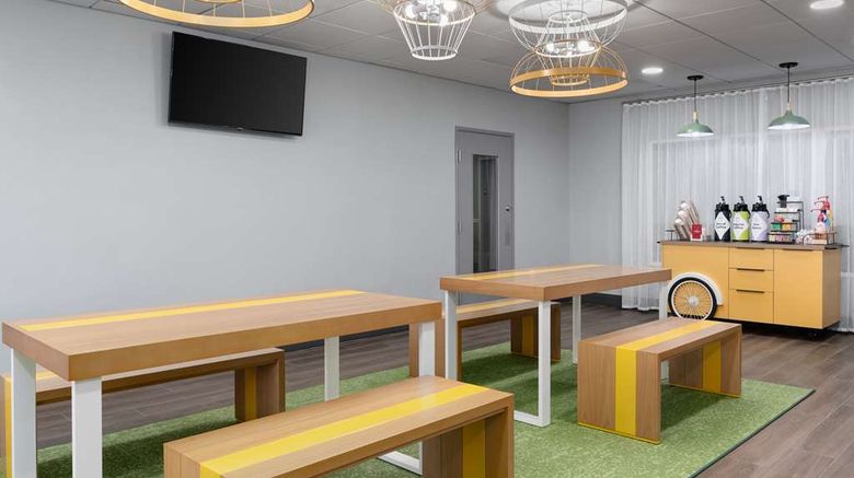 <b>Spark by Hilton Savannah South I-95 Lobby</b>. Images powered by <a href="https://iceportal.shijigroup.com/" title="IcePortal" target="_blank">IcePortal</a>.