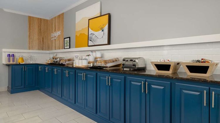 Spark by Hilton Evansville East IN Restaurant