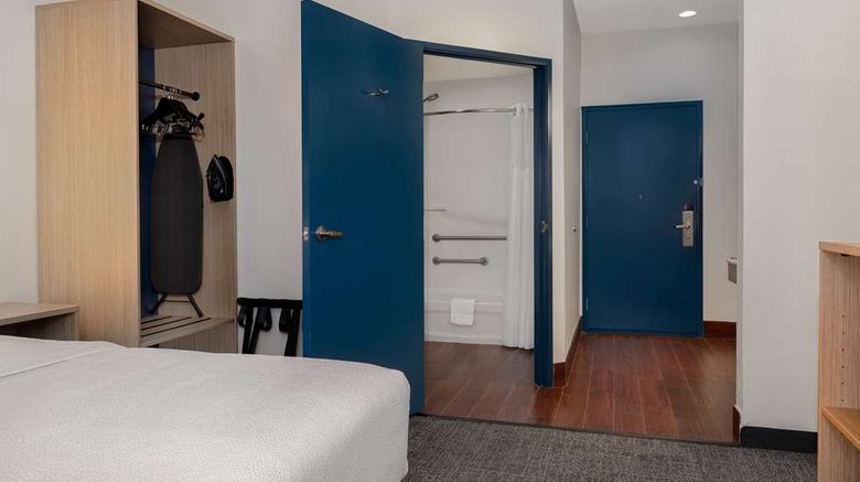 <b>Spark by Hilton Evansville East IN Room</b>. Images powered by <a href="https://iceportal.shijigroup.com/" title="IcePortal" target="_blank">IcePortal</a>.
