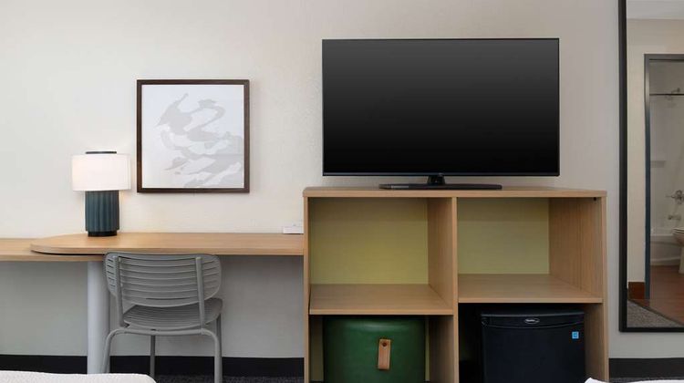 Spark by Hilton Evansville East IN Room
