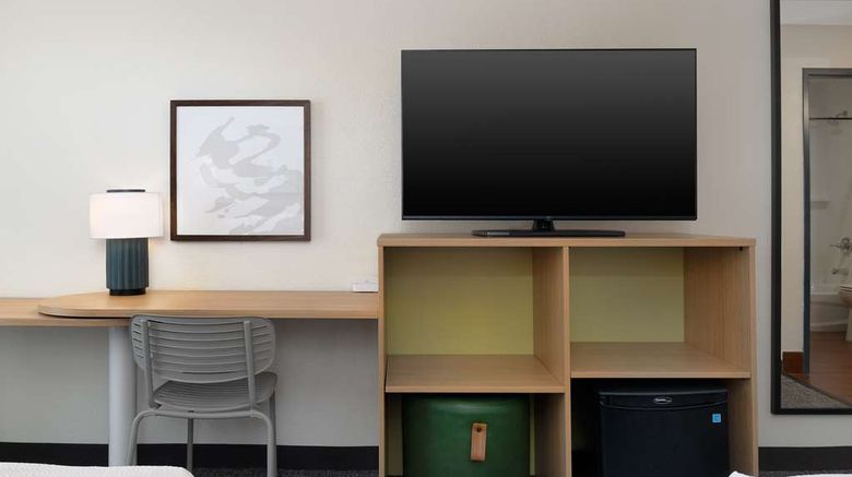 <b>Spark by Hilton Evansville East IN Room</b>. Images powered by <a href="https://iceportal.shijigroup.com/" title="IcePortal" target="_blank">IcePortal</a>.