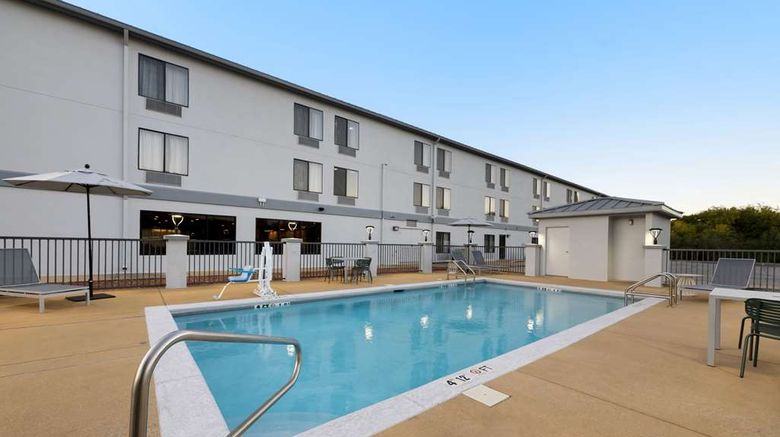 <b>Spark by Hilton Tuscaloosa University Pool</b>. Images powered by <a href="https://iceportal.shijigroup.com/" title="IcePortal" target="_blank">IcePortal</a>.