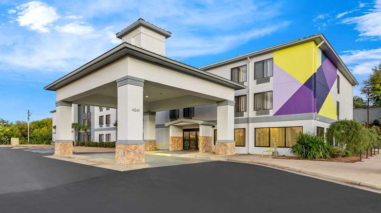 <b>Spark by Hilton Tuscaloosa University Exterior</b>. Images powered by <a href="https://iceportal.shijigroup.com/" title="IcePortal" target="_blank">IcePortal</a>.