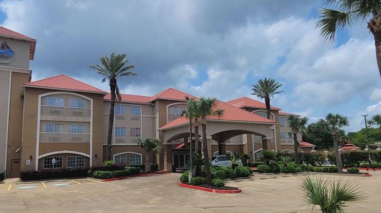 <b>Kemah Edgewater Hotel, SureStay Coll Exterior</b>. Images powered by <a href="https://iceportal.shijigroup.com/" title="IcePortal" target="_blank">IcePortal</a>.
