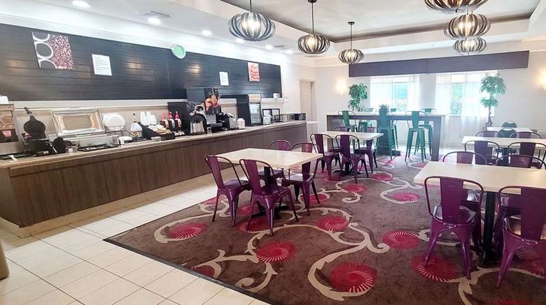 <b>Kemah Edgewater Hotel, SureStay Coll Restaurant</b>. Images powered by <a href="https://iceportal.shijigroup.com/" title="IcePortal" target="_blank">IcePortal</a>.