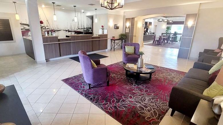 <b>Kemah Edgewater Hotel, SureStay Coll Lobby</b>. Images powered by <a href="https://iceportal.shijigroup.com/" title="IcePortal" target="_blank">IcePortal</a>.