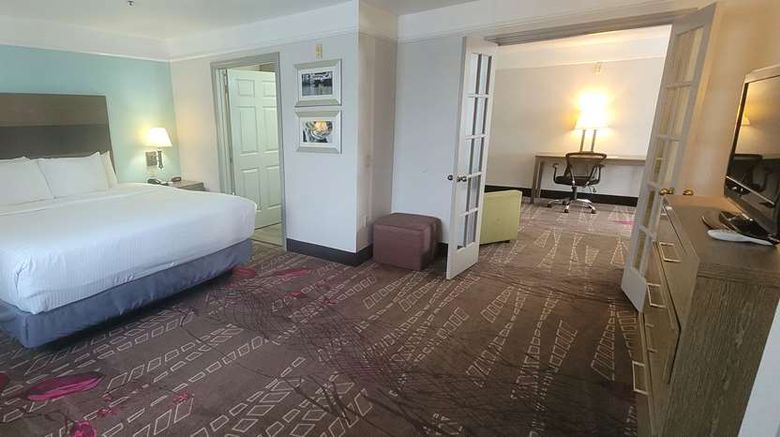 <b>Kemah Edgewater Hotel, SureStay Coll Room</b>. Images powered by <a href="https://iceportal.shijigroup.com/" title="IcePortal" target="_blank">IcePortal</a>.