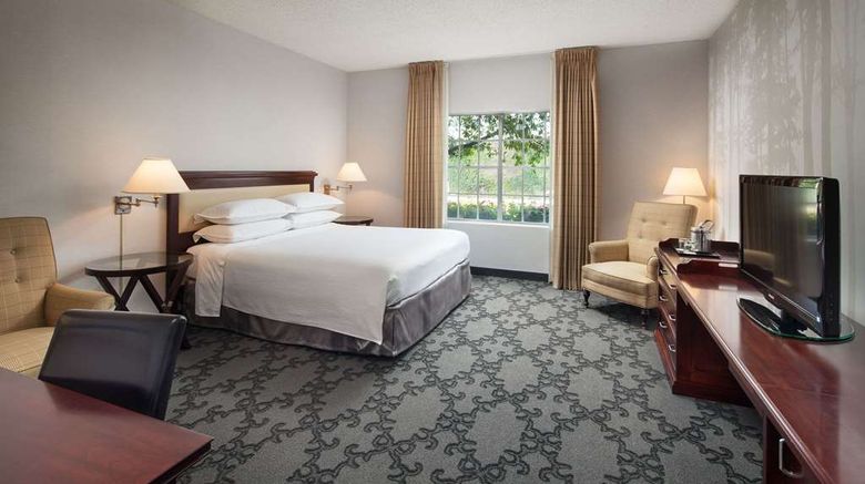 <b>Anaheim Majestic Garden Hotel Room</b>. Images powered by <a href="https://iceportal.shijigroup.com/" title="IcePortal" target="_blank">IcePortal</a>.