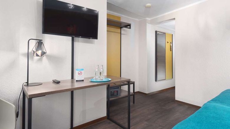 <b>Ritter Hotel Room</b>. Images powered by <a href="https://iceportal.shijigroup.com/" title="IcePortal" target="_blank">IcePortal</a>.