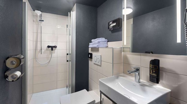 <b>Ritter Hotel Room</b>. Images powered by <a href="https://iceportal.shijigroup.com/" title="IcePortal" target="_blank">IcePortal</a>.
