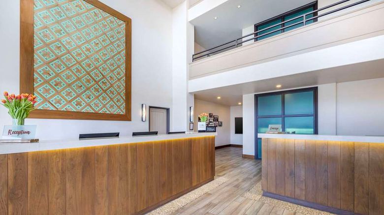 <b>Hilton Vacation Club Riviera Beach Lobby</b>. Images powered by <a href="https://iceportal.shijigroup.com/" title="IcePortal" target="_blank">IcePortal</a>.