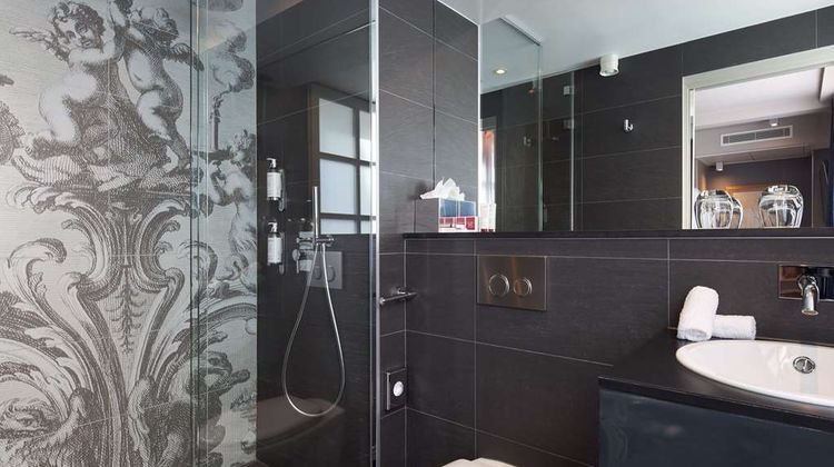 Hotel La Lanterne Room