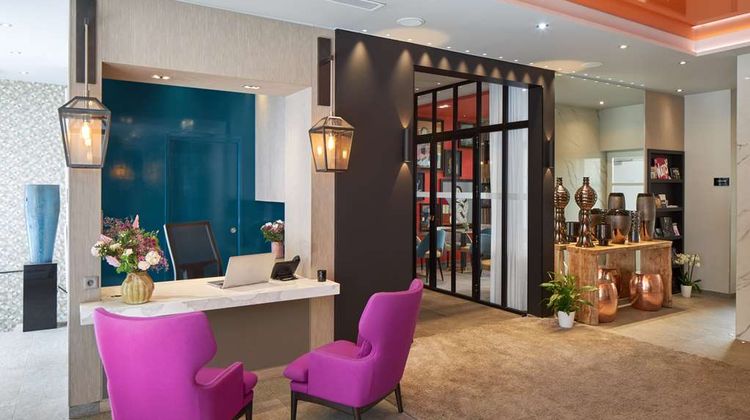 Hotel La Lanterne Lobby