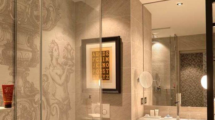 Hotel La Lanterne Room