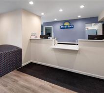 Days Inn Mackinaw City/Bridge Lobby