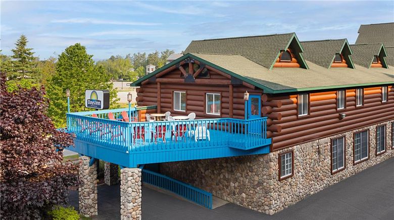 <b>Days Inn Mackinaw City/Bridge Exterior</b>. Images powered by <a href="https://iceportal.shijigroup.com/" title="IcePortal" target="_blank">IcePortal</a>.