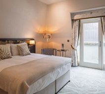 The Cliff Townhouse Room