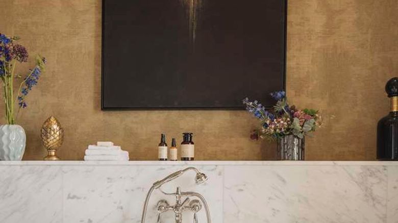 <b>The Cliff Townhouse Room</b>. Images powered by <a href="https://iceportal.shijigroup.com/" title="IcePortal" target="_blank">IcePortal</a>.