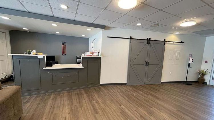 Manitowoc Inn Lobby