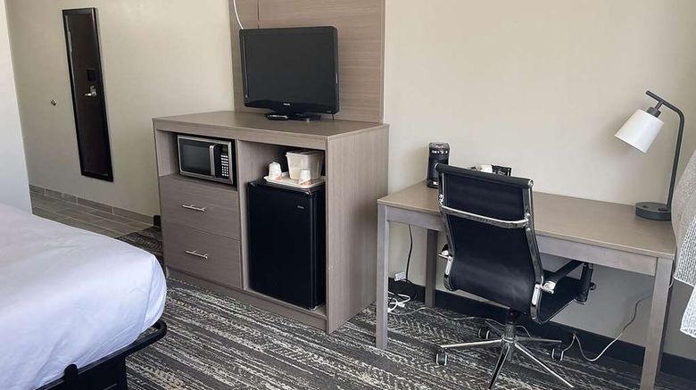 <b>Days Inn by Wyndham Manitowoc Room</b>. Images powered by <a href="https://iceportal.shijigroup.com/" title="IcePortal" target="_blank">IcePortal</a>.