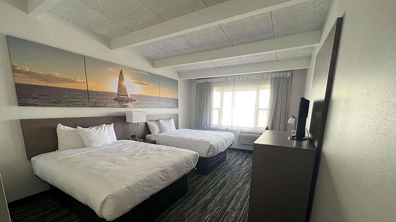 <b>Manitowoc Inn Room</b>. Images powered by <a href="https://iceportal.shijigroup.com/" title="IcePortal" target="_blank">IcePortal</a>.