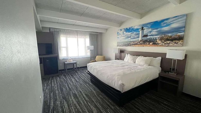 <b>Days Inn by Wyndham Manitowoc Room</b>. Images powered by <a href="https://iceportal.shijigroup.com/" title="IcePortal" target="_blank">IcePortal</a>.