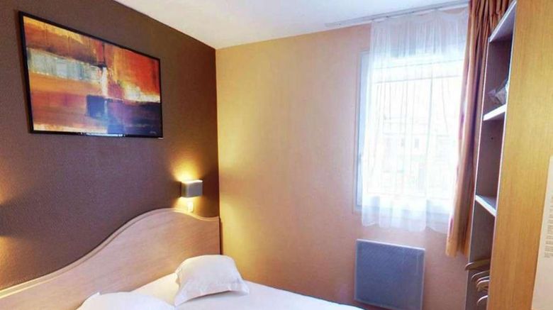 <b>Lerelais du Parisis Room</b>. Images powered by <a href="https://iceportal.shijigroup.com/" title="IcePortal" target="_blank">IcePortal</a>.