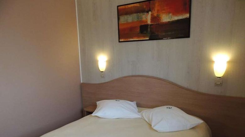 <b>Lerelais du Parisis Room</b>. Images powered by <a href="https://iceportal.shijigroup.com/" title="IcePortal" target="_blank">IcePortal</a>.