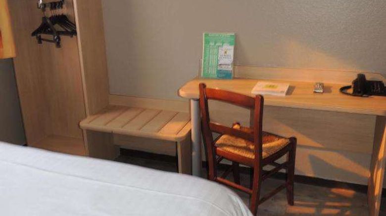 <b>Lerelais du Parisis Room</b>. Images powered by <a href="https://iceportal.shijigroup.com/" title="IcePortal" target="_blank">IcePortal</a>.