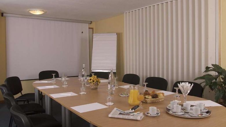 <b>Lerelais du Parisis Meeting</b>. Images powered by <a href="https://iceportal.shijigroup.com/" title="IcePortal" target="_blank">IcePortal</a>.