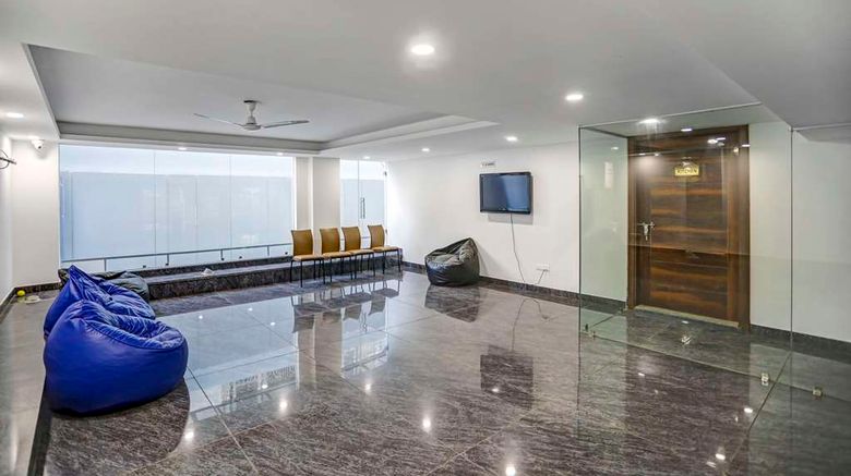 <b>Windsor Castle Lobby</b>. Images powered by <a href="https://iceportal.shijigroup.com/" title="IcePortal" target="_blank">IcePortal</a>.