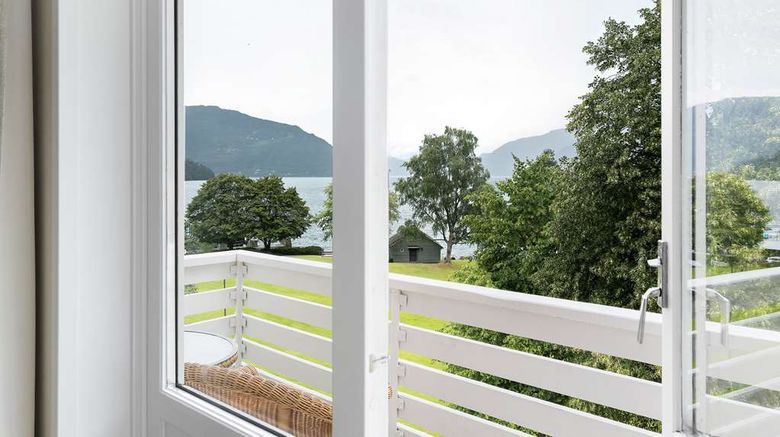 <b>Kinsarvik Fjordhotel, BW Signature Coll Suite</b>. Images powered by <a href="https://iceportal.shijigroup.com/" title="IcePortal" target="_blank">IcePortal</a>.