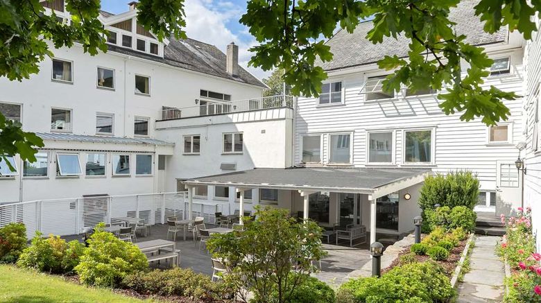 <b>Kinsarvik Fjordhotel, BW Signature Coll Exterior</b>. Images powered by <a href="https://iceportal.shijigroup.com/" title="IcePortal" target="_blank">IcePortal</a>.
