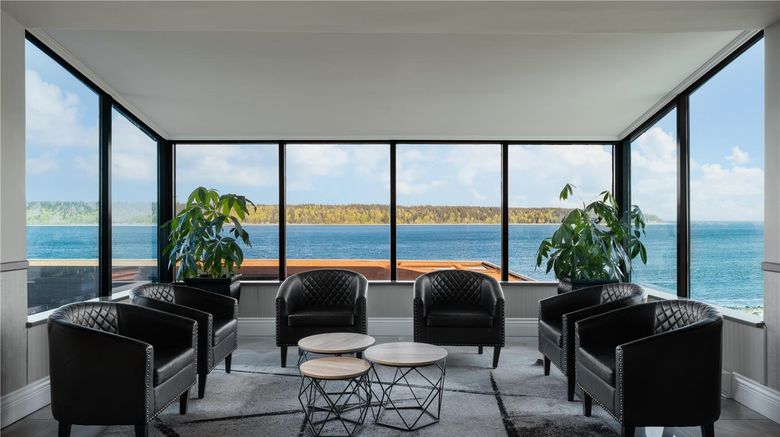 <b>Anchor Inn & Suites, BW Signature Coll Lobby</b>. Images powered by <a href="https://iceportal.shijigroup.com/" title="IcePortal" target="_blank">IcePortal</a>.