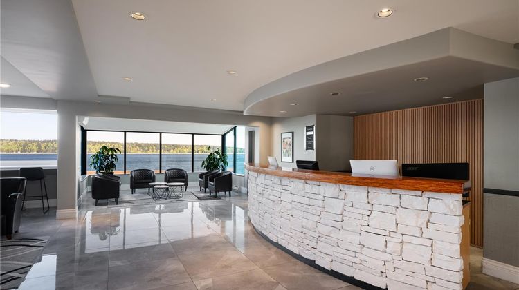 Anchor Inn & Suites, BW Signature Coll Lobby