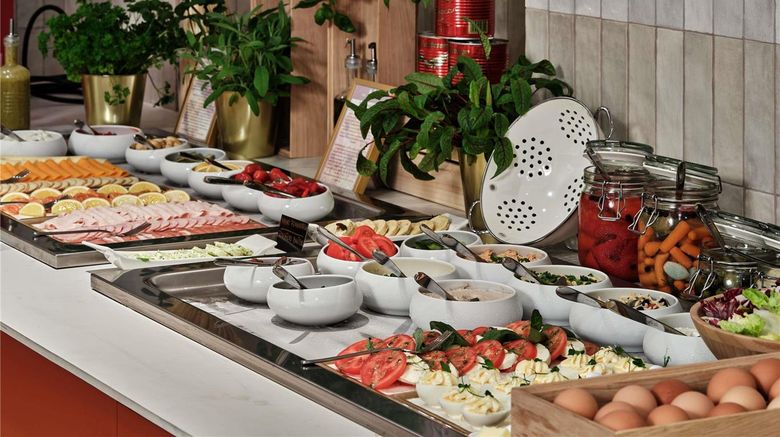 <b>Moevenpick Grand Hotel Wroclaw Restaurant</b>. Images powered by <a href="https://iceportal.shijigroup.com/" title="IcePortal" target="_blank">IcePortal</a>.