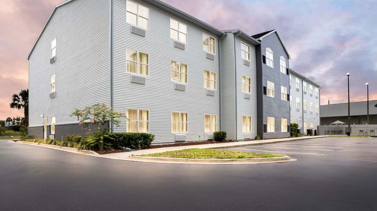 Spark by Hilton I95 Exterior