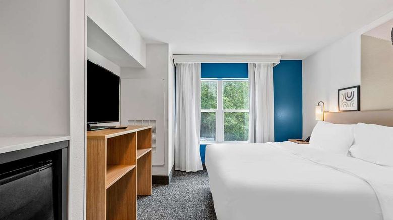 <b>Spark by Hilton I95 Room</b>. Images powered by <a href="https://iceportal.shijigroup.com/" title="IcePortal" target="_blank">IcePortal</a>.