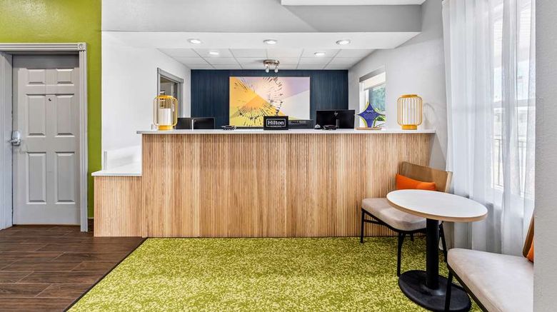 <b>Spark by Hilton I95 Lobby</b>. Images powered by <a href="https://iceportal.shijigroup.com/" title="IcePortal" target="_blank">IcePortal</a>.